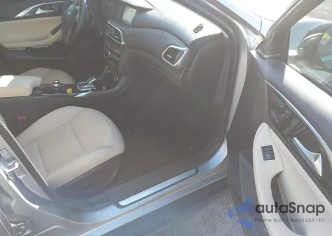 2017 Infiniti Qx30 Premium z USA, uszkodzony, nr VIN SJKCH5CRXHA035080